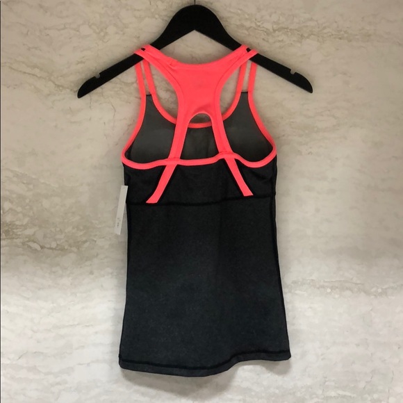 Workout top - Picture 2 of 4